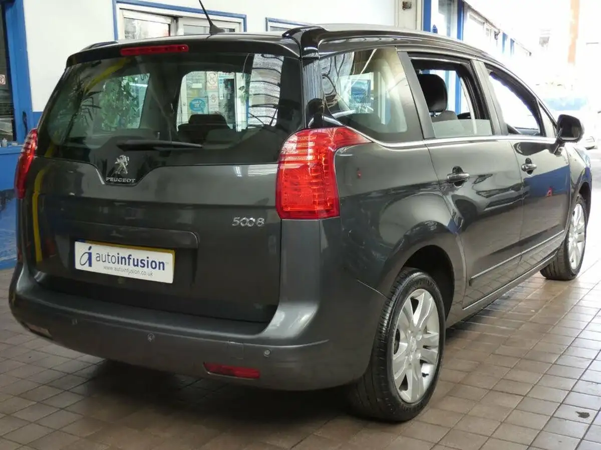 2014-peugeot-5008-16hdi-active-big-30