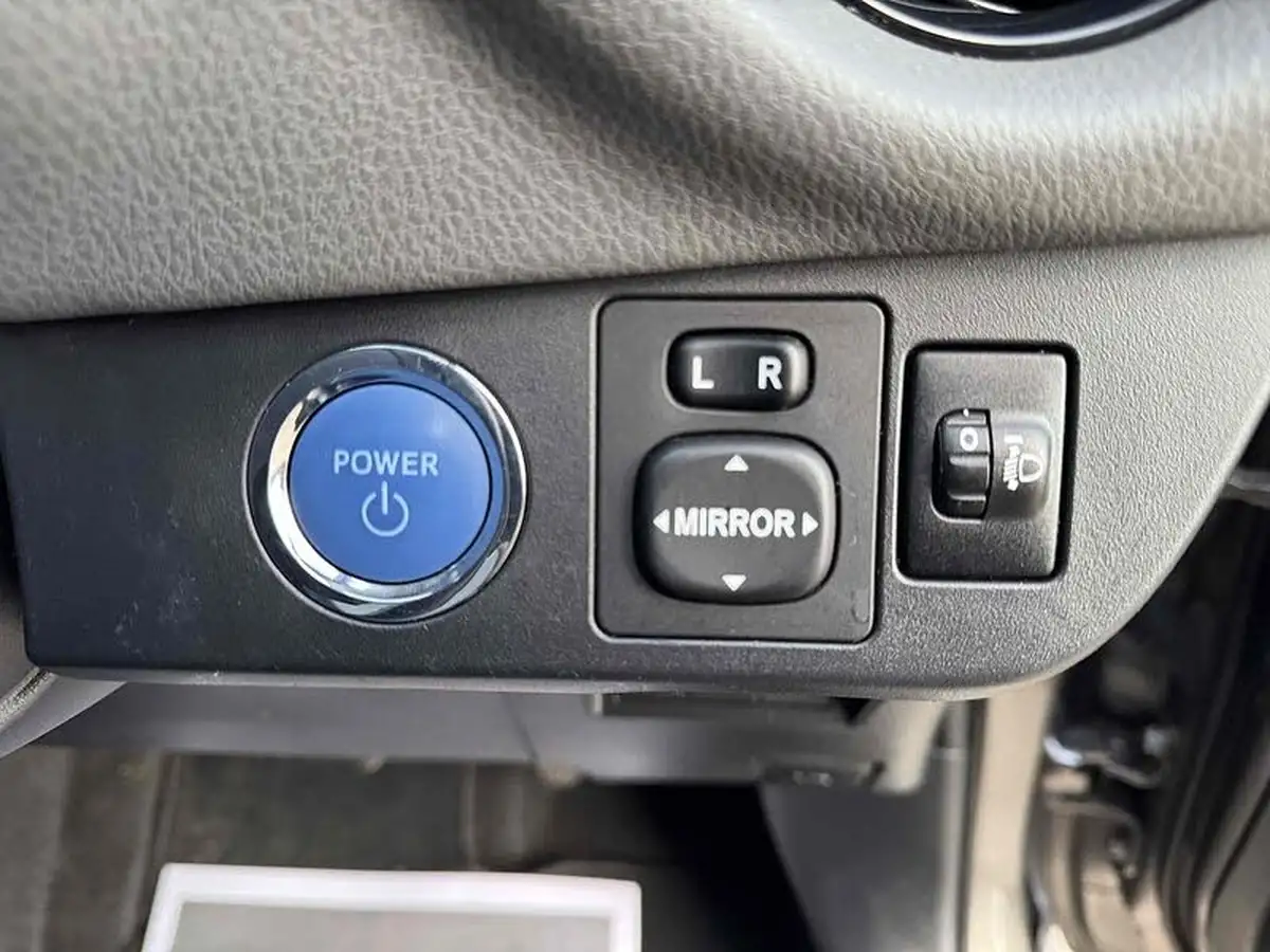 2019-toyota-yaris-15-vvt-i-icon-tech-98bhp-hybrid-1497cc-e-cvt-big-21