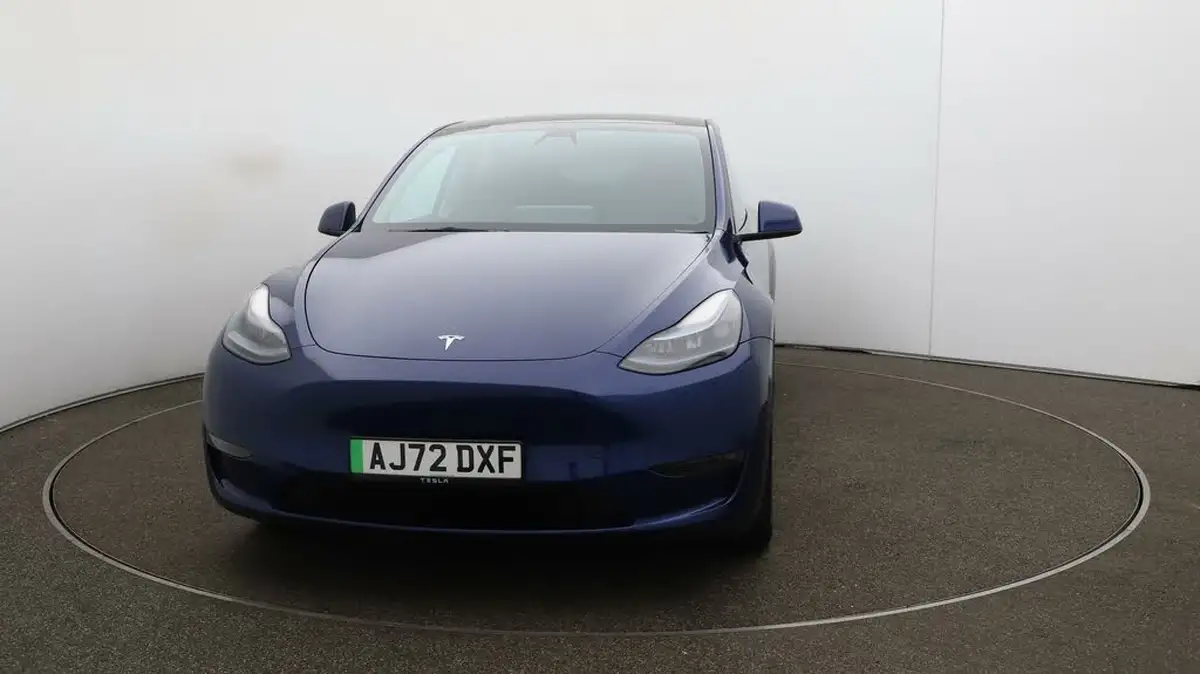2022-tesla-model-y-e-long-range-big-37