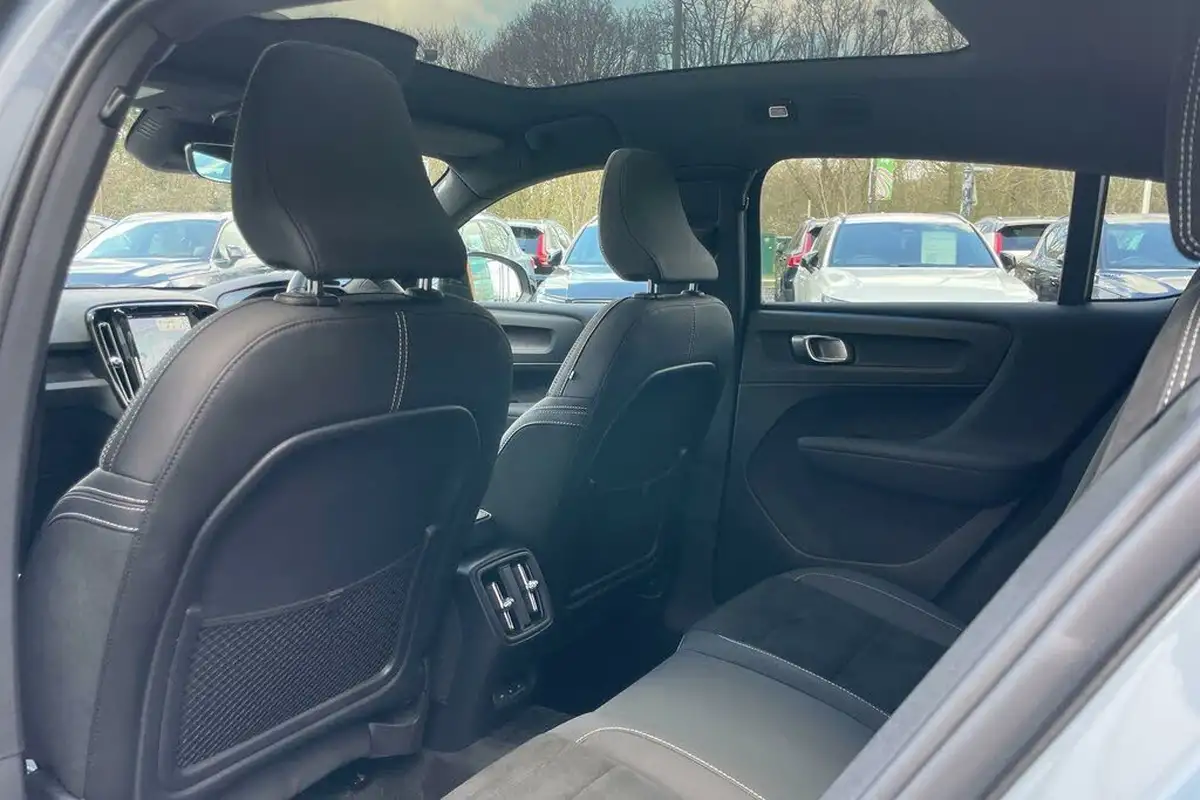 2022-volvo-c40-e-twin-recharge-pro-big-29