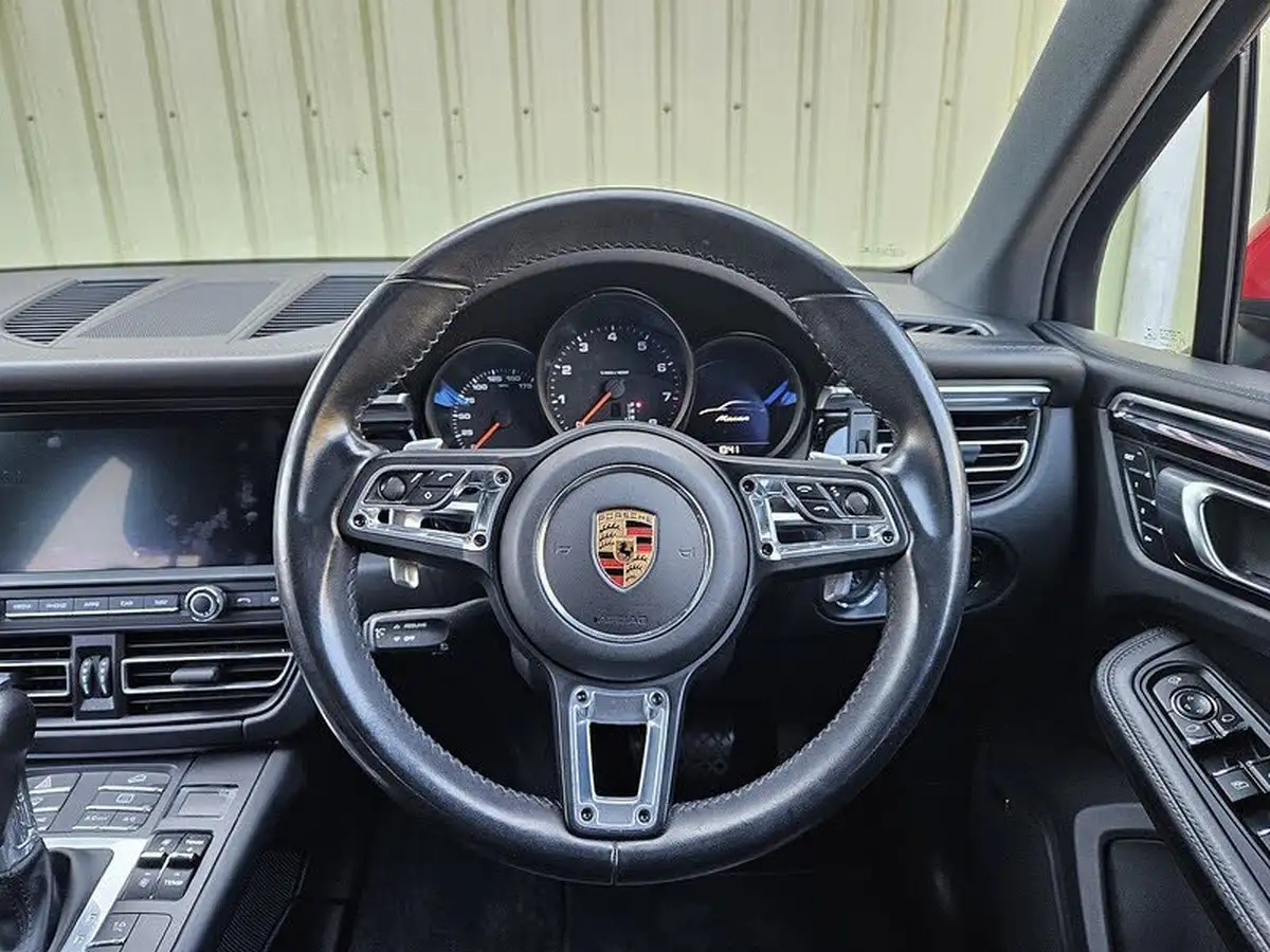 2018-porsche-macan-big-10
