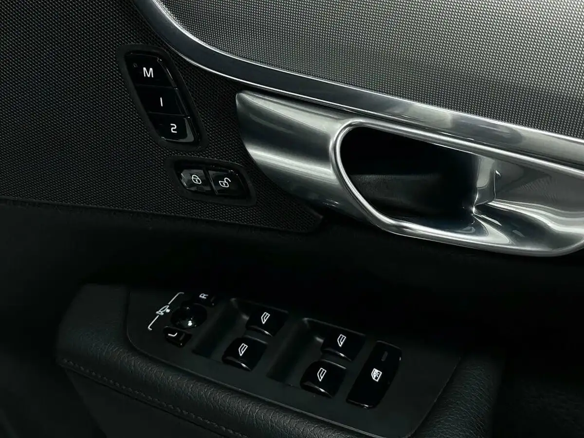 2021-volvo-v90-20-b4-momentum-big-35