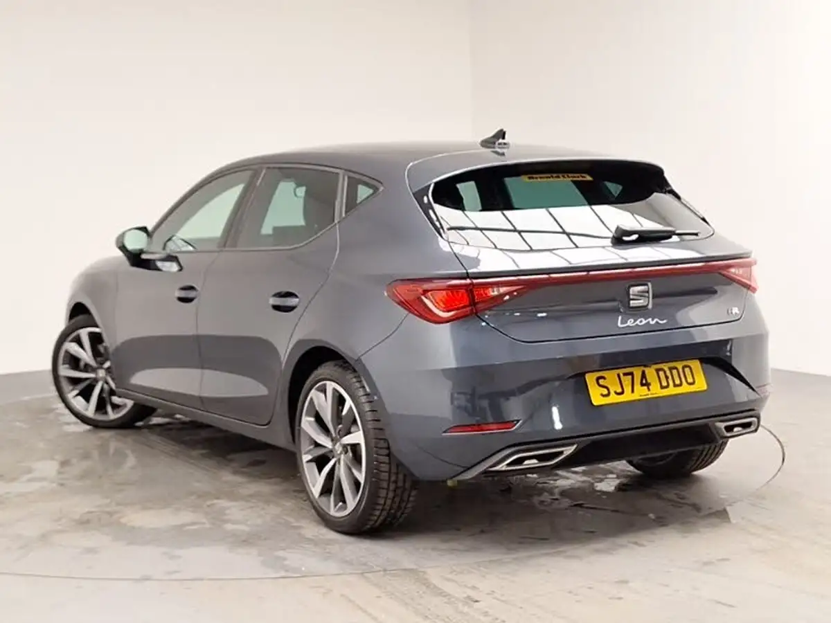 2024-seat-leon-15-tsi-fr-sport-hatchback-big-1