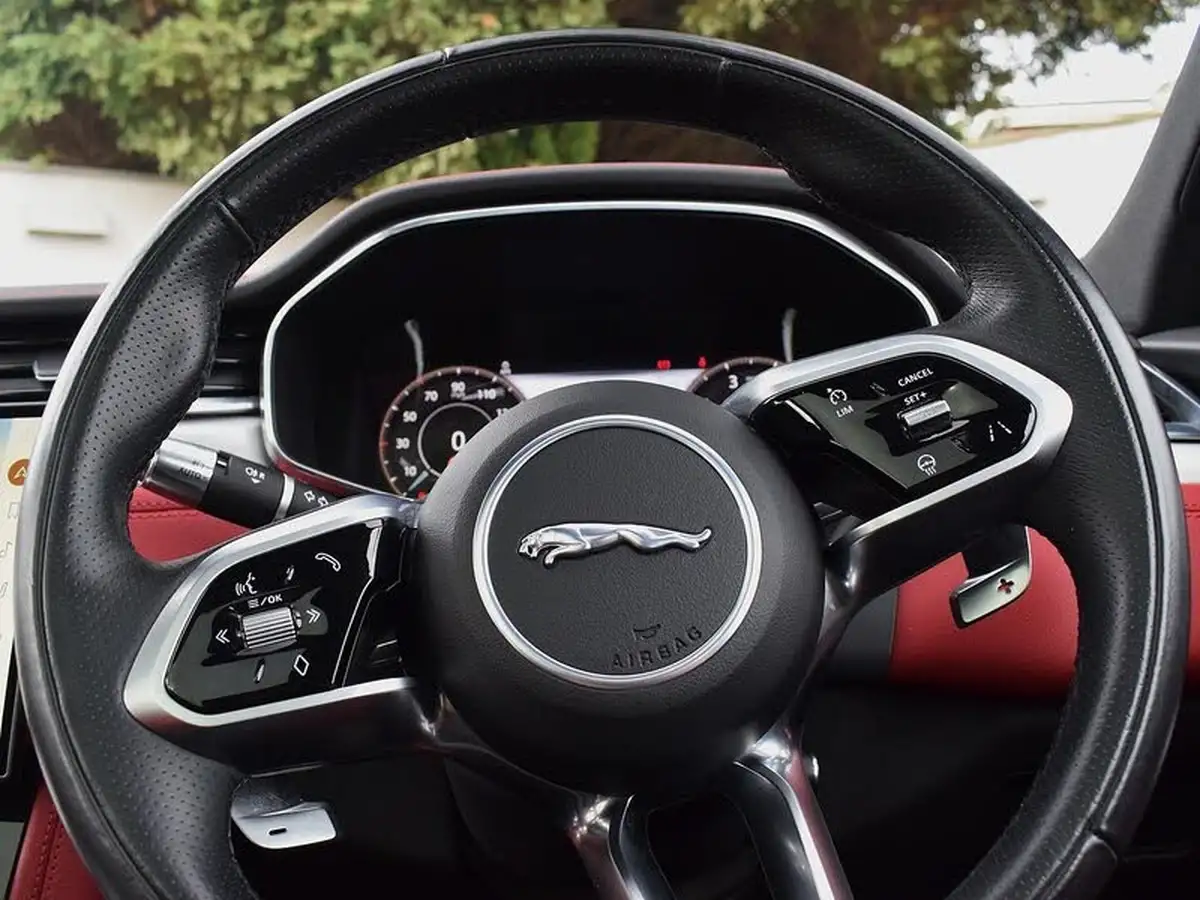 2021-jaguar-f-pace-20-p250-r-dynamic-se-big-30