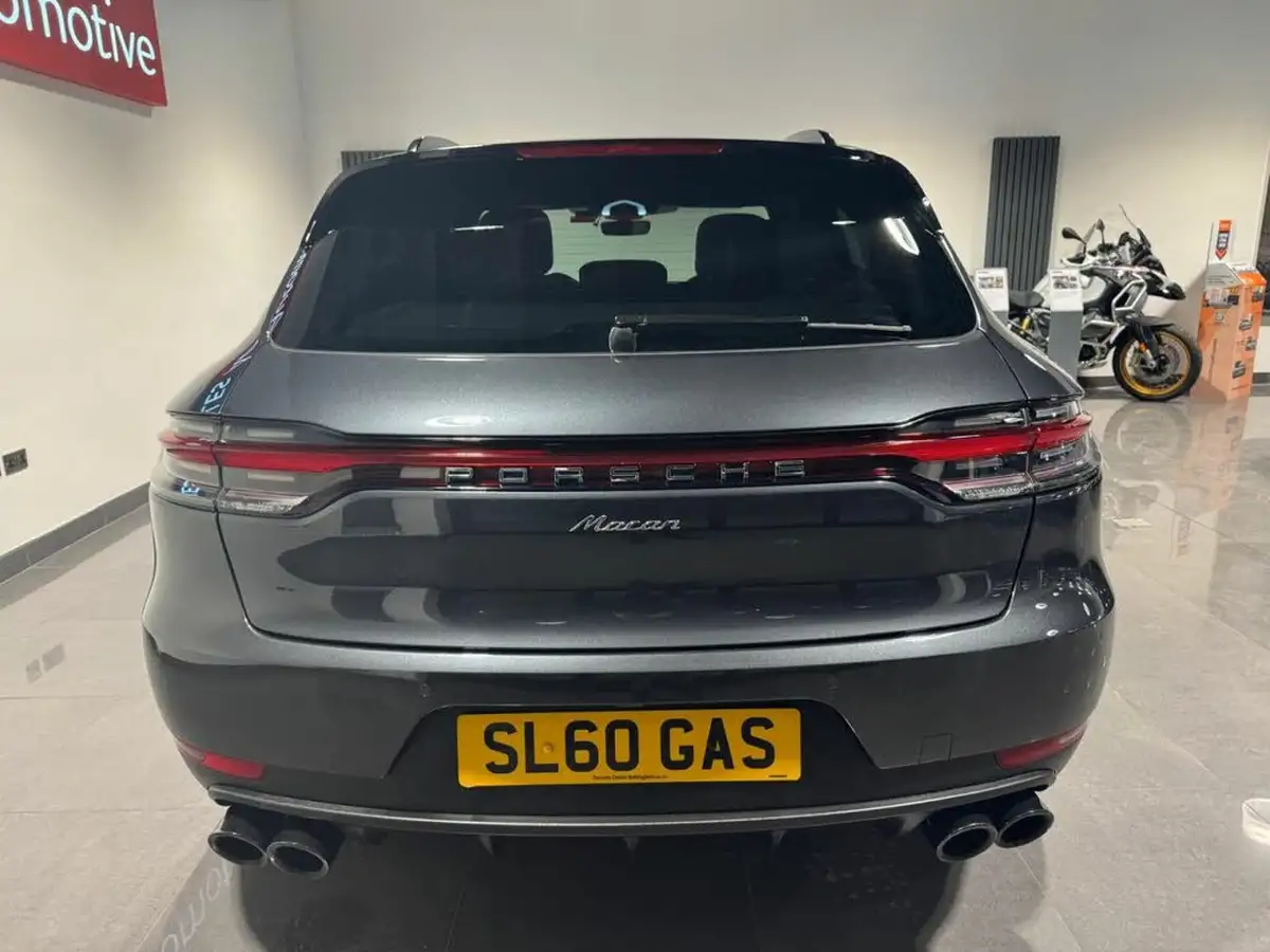2018-porsche-macan-big-9