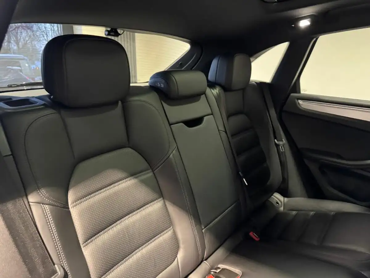 2018-porsche-macan-big-37