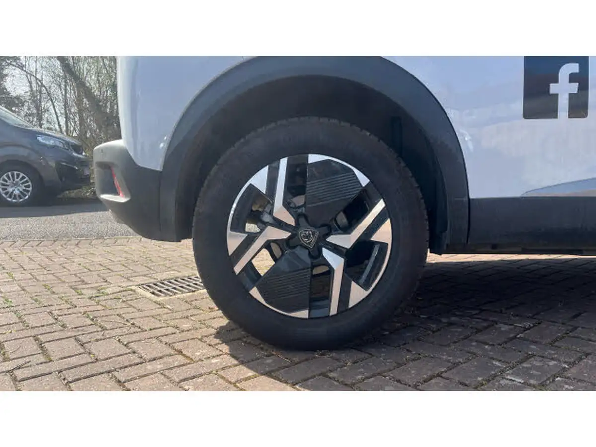 2024-peugeot-2008-suv-12-puretech-allure-136ps-hybrid-e-dsc6-big-6