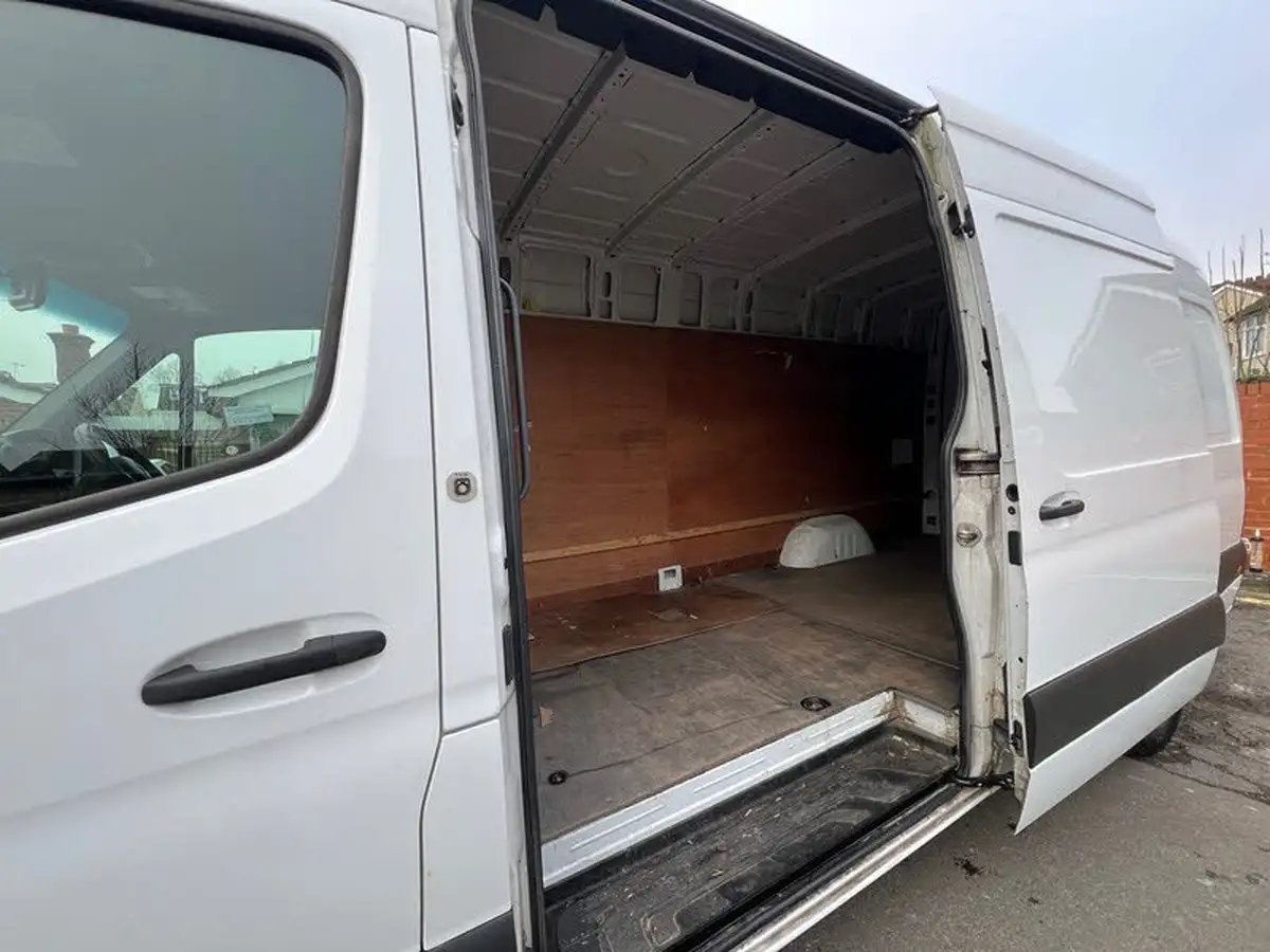 2018-mercedes-benz-sprinter-21cdi-311-l2h1-panel-van-rwd-eco-gear-360-big-24