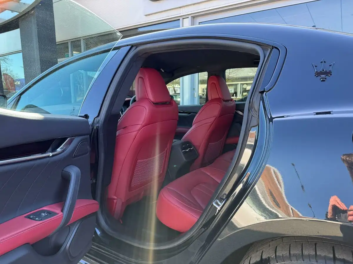 2022-maserati-ghibli-30-modena-350ps-big-16