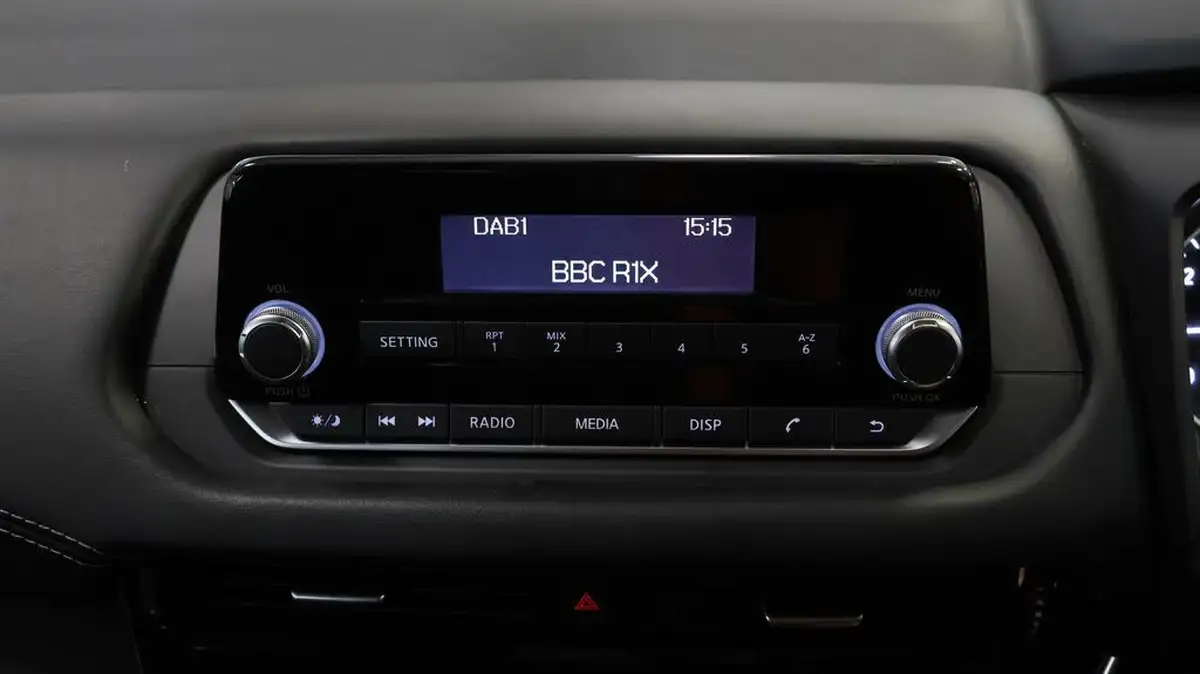 2021-nissan-qashqai-13-dig-t-visia-big-10
