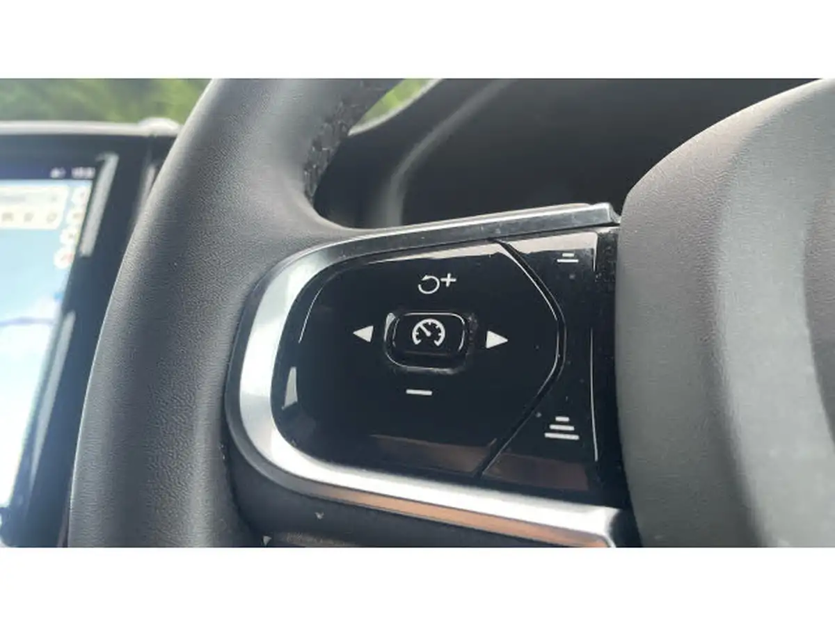 2023-volvo-xc60-20-t8-ultimate-dark-big-17
