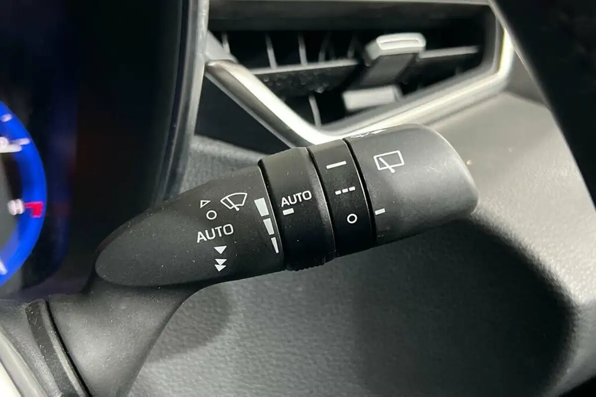2020-toyota-corolla-20-vvt-i-excel-trk-hatchback-big-26