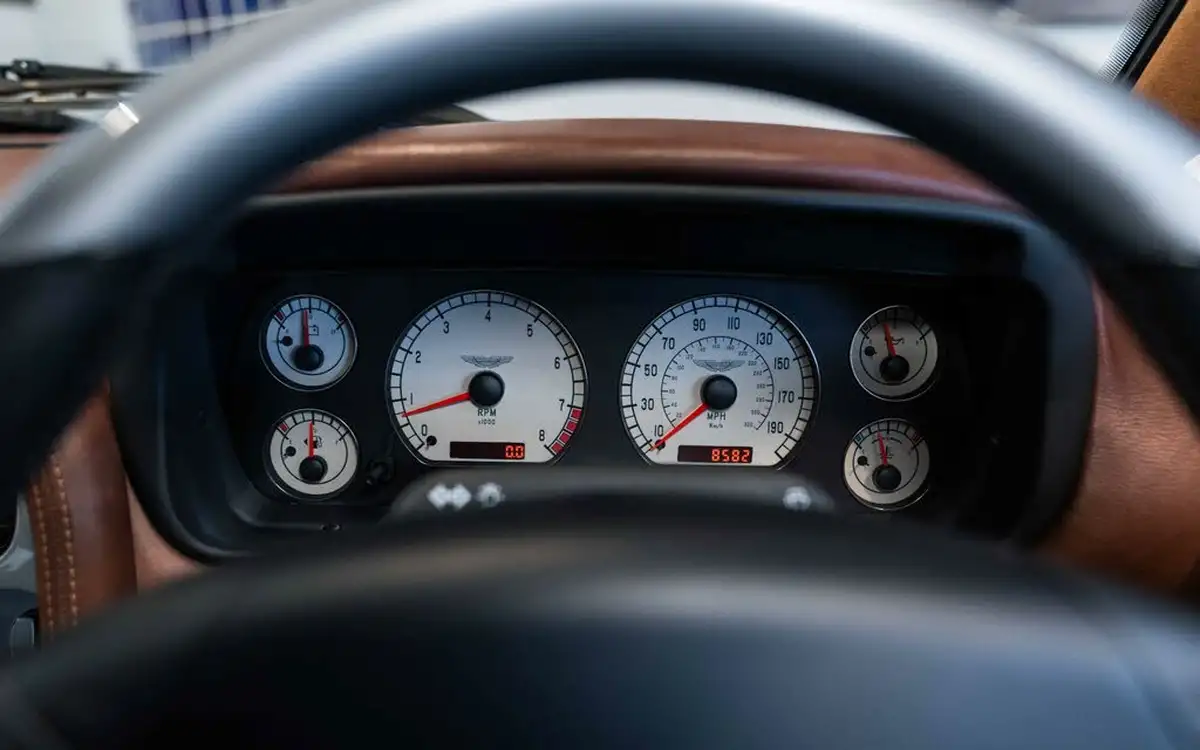 2004-aston-martin-db7-59-vantage-big-23
