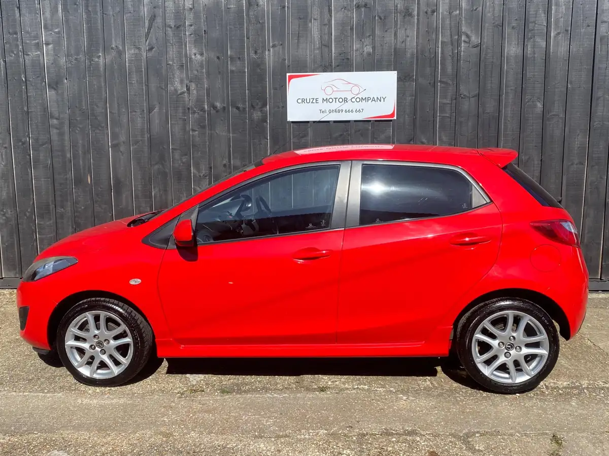 2013-mazda-mazda2-13-tamura-5d-big-4