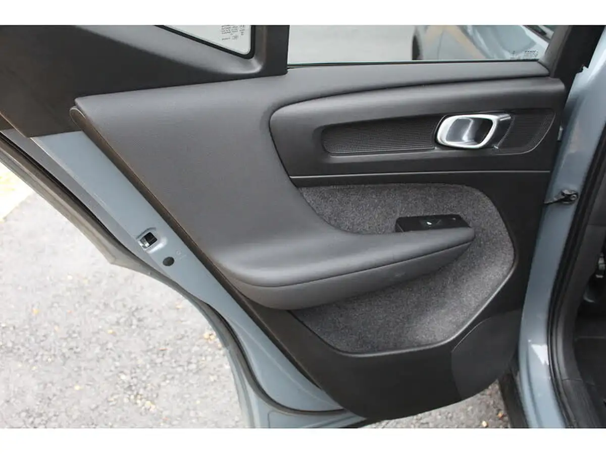 2021-volvo-xc40-e-twin-recharge-big-18