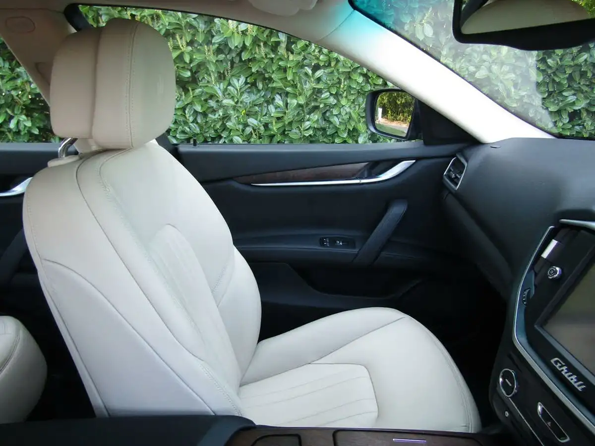 2016-maserati-ghibli-30td-big-17