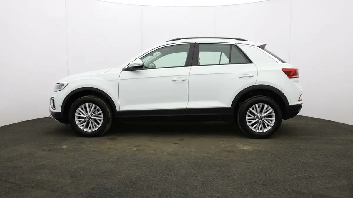 2023-volkswagen-t-roc-10-tsi-life-big-3