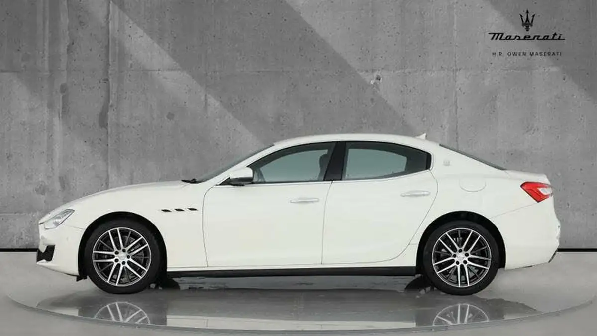2020-maserati-ghibli-30-big-23