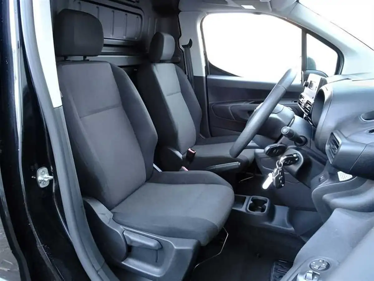 2022-toyota-proace-city-15d-active-big-13