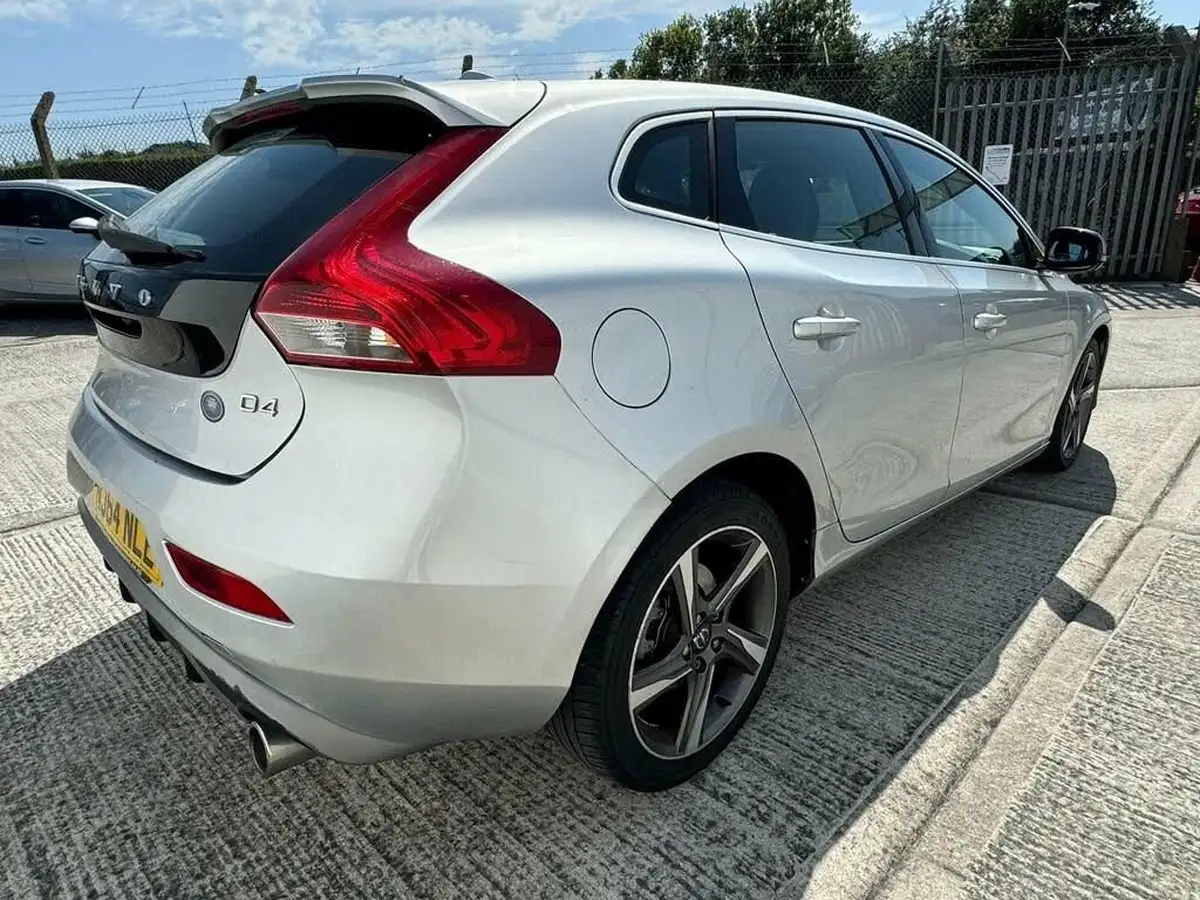 2014-volvo-v40-20td-d4-r-design-190bhp-nav-1969cc-big-6