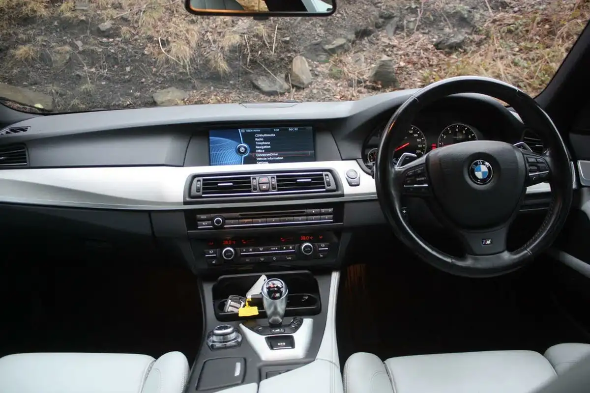 2012-bmw-5-series-44-m5-560bhp-m-dct-big-1