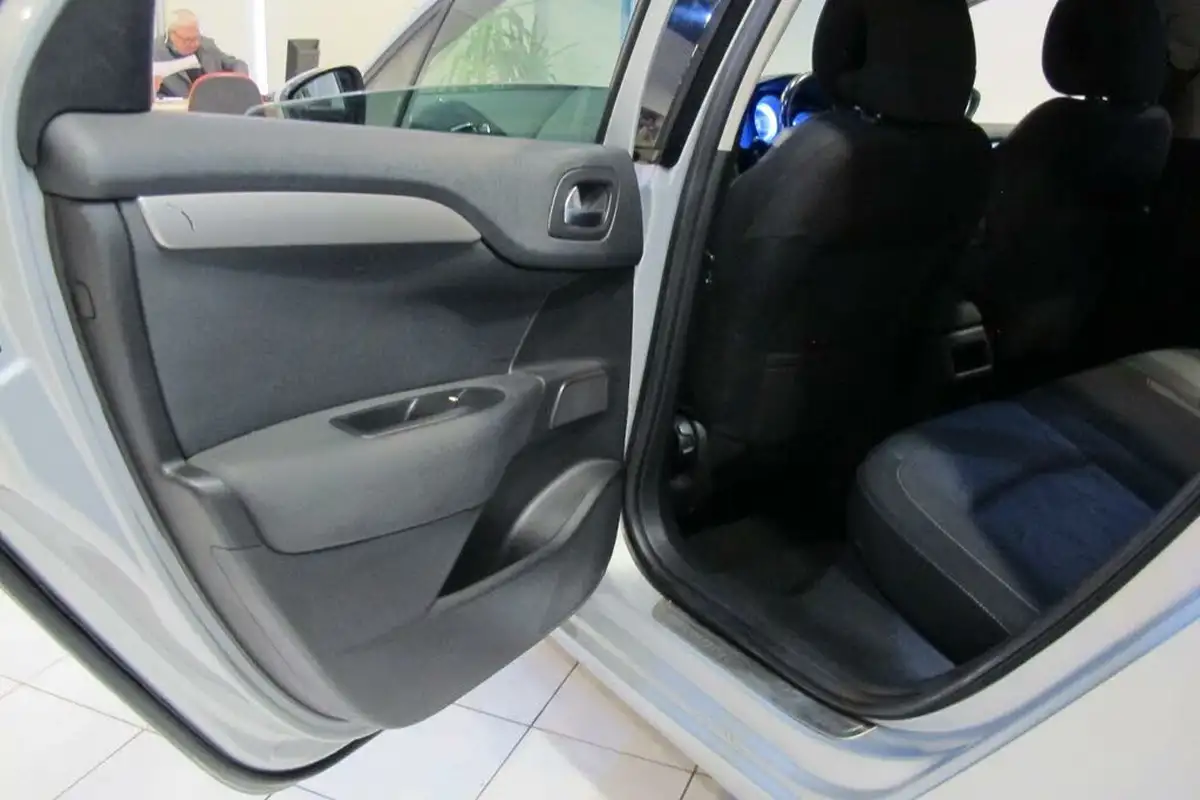 2012-citroen-c4-16td-vtr-16hdi-16v-90ps-big-34