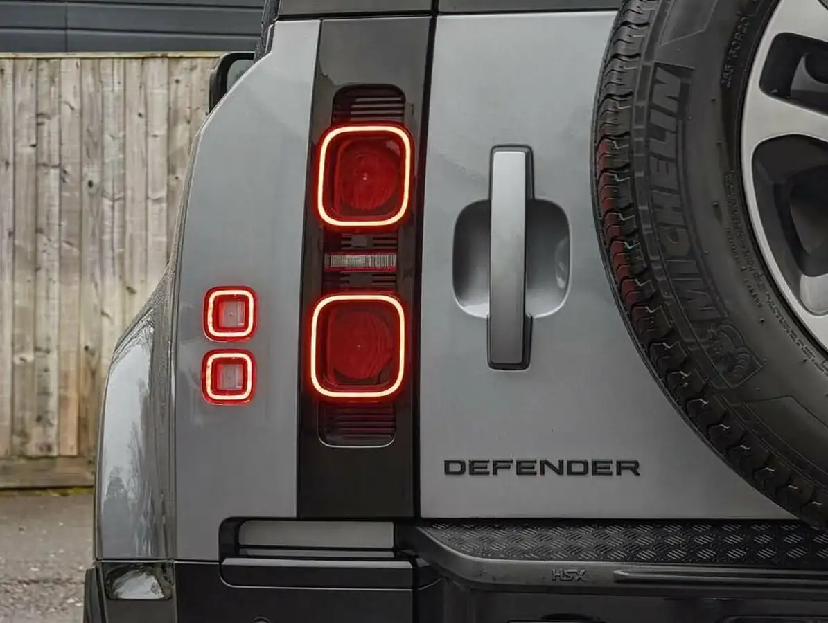2024-land-rover-110-defender-30-d300-x-dynamic-hse-big-18