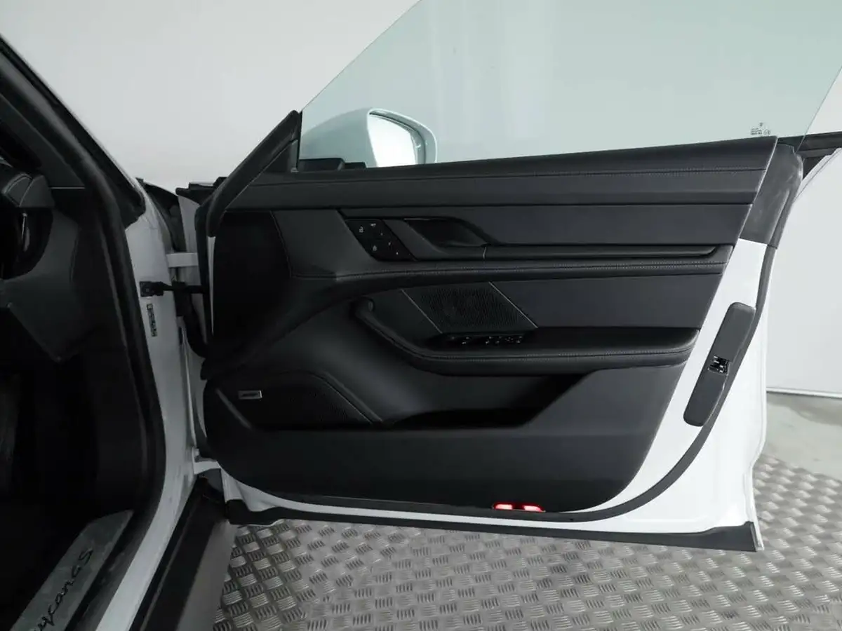 2023-porsche-taycan-e-4s-sport-turismo-571ps-performance-battery-plus-big-32