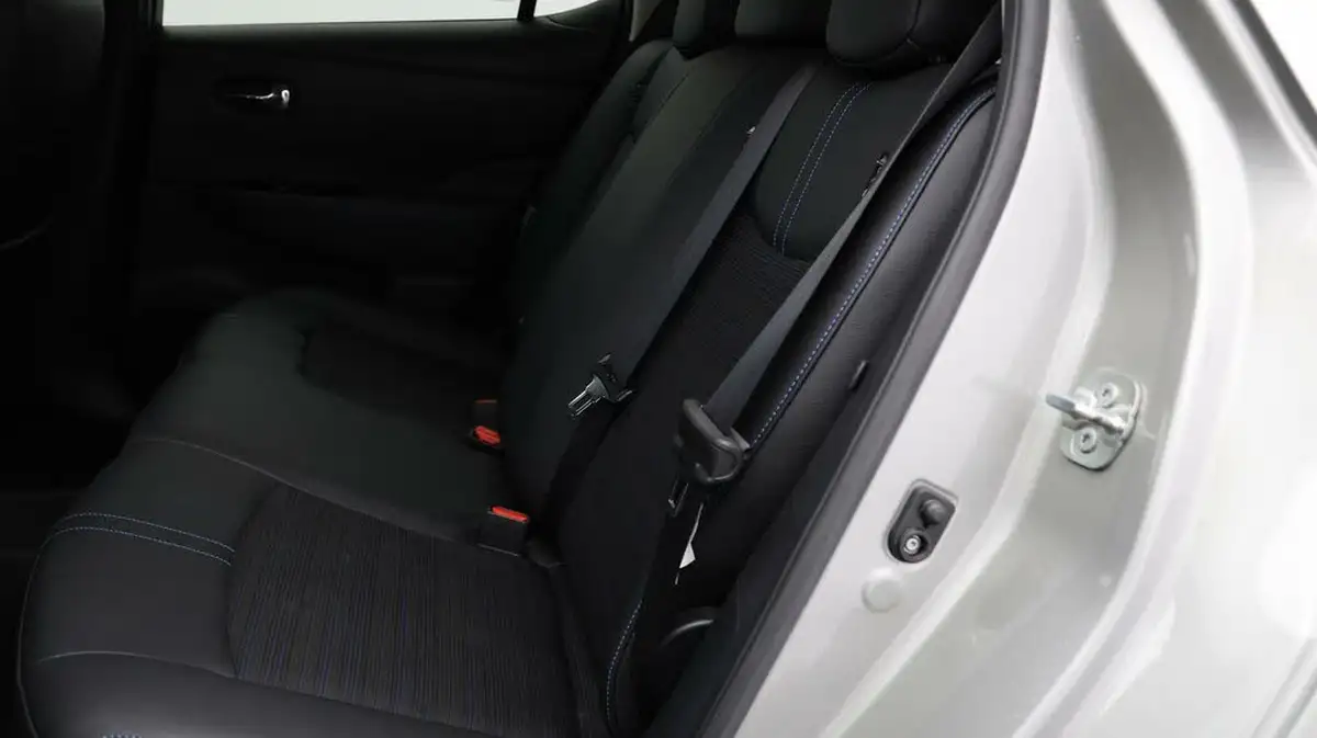 2021-nissan-leaf-e-e-n-connecta-big-15