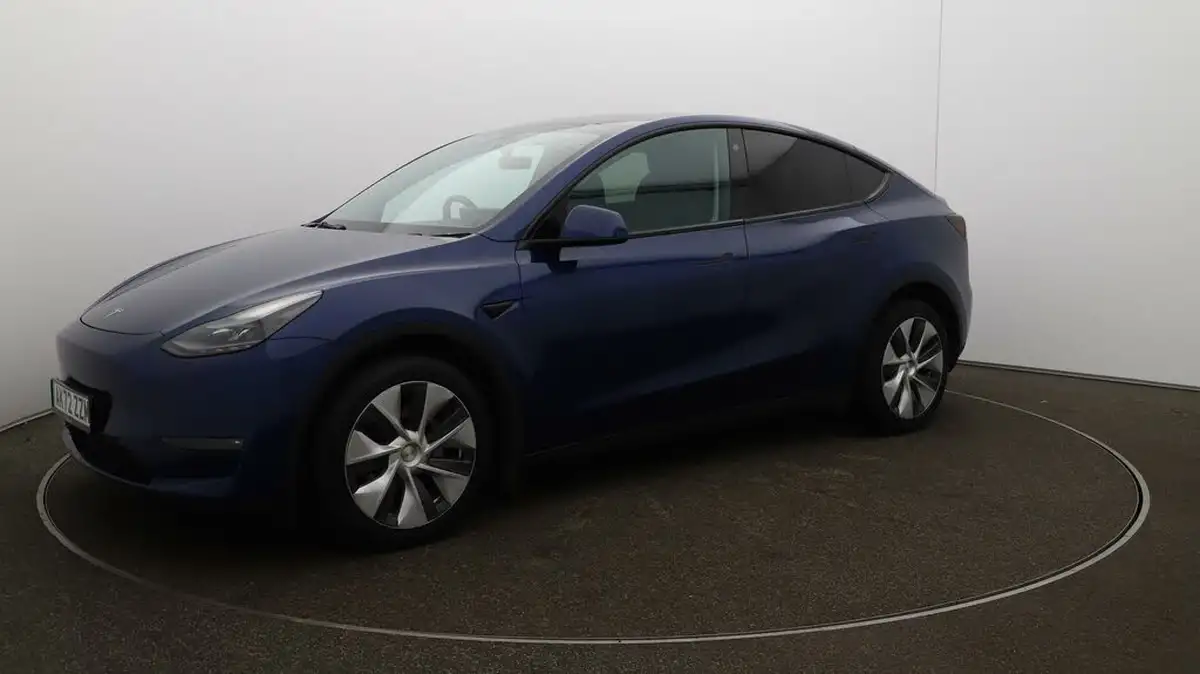 2022-tesla-model-y-e-long-range-big-59