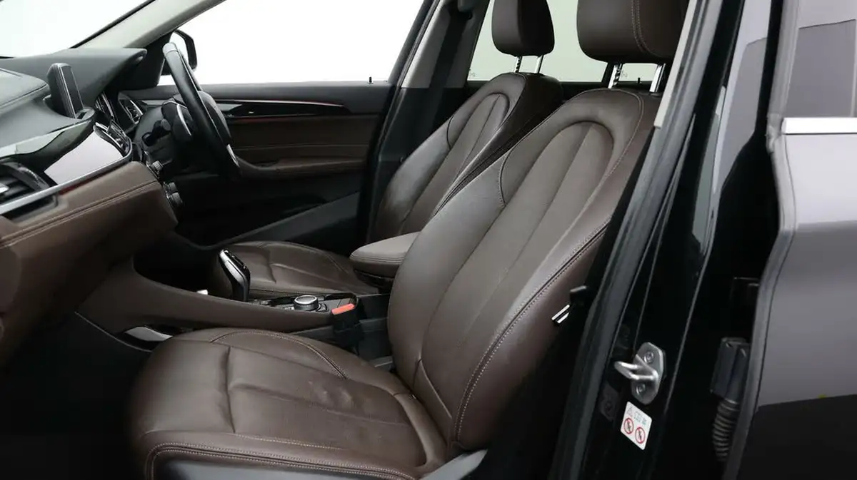 2021-bmw-x1-20-xdrive20i-xline-big-13