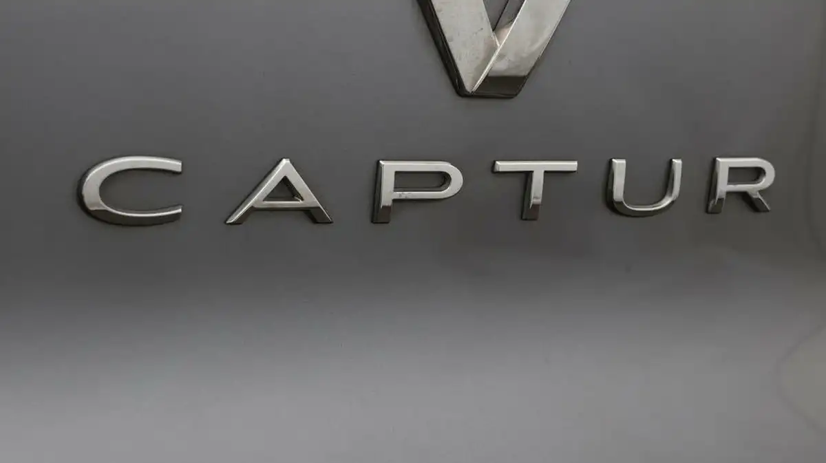 2022-renault-captur-10-tce-iconic-edition-big-21