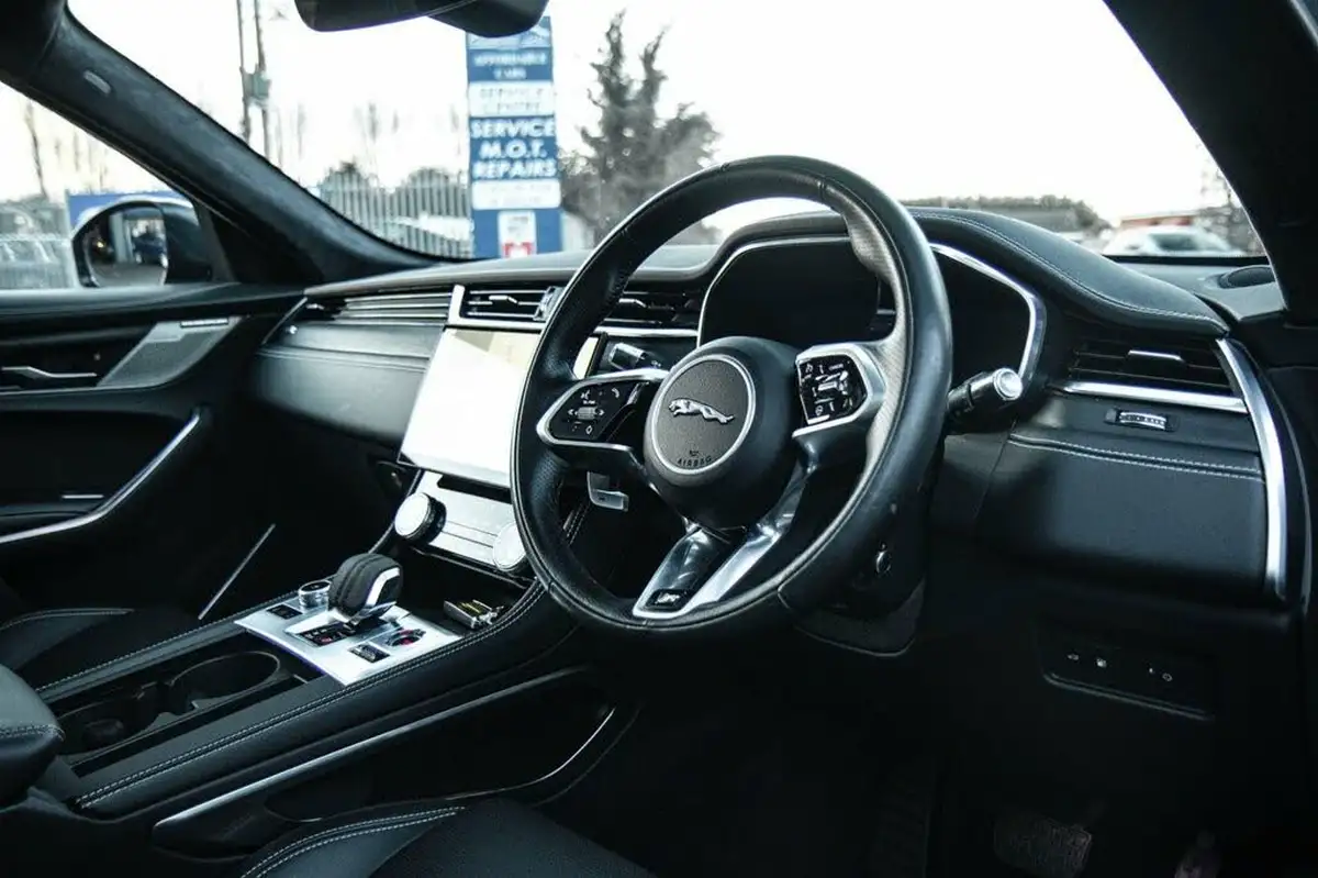 2021-jaguar-f-pace-20-p400e-hse-big-22