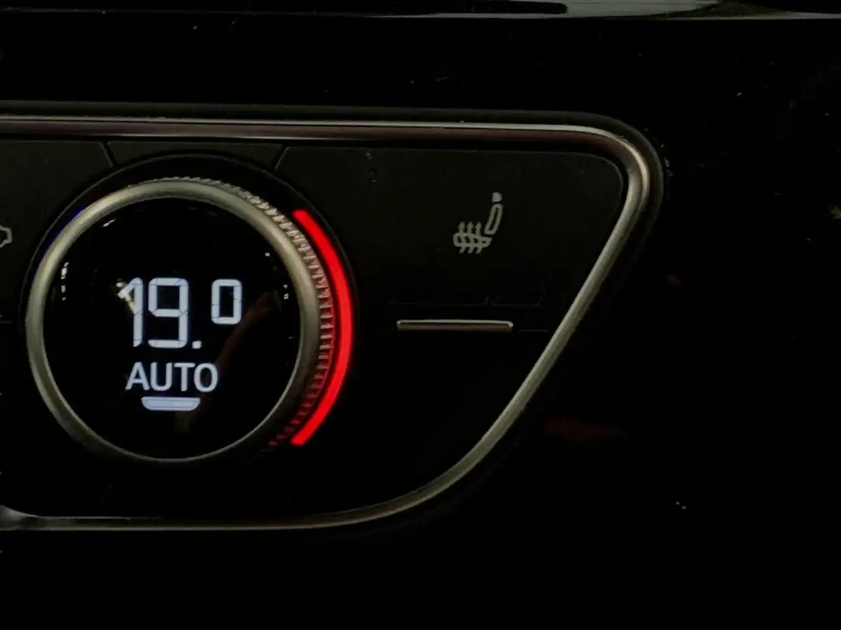 2019-audi-a4-20-35-tfsi-black-edition-s-tronic-big-13