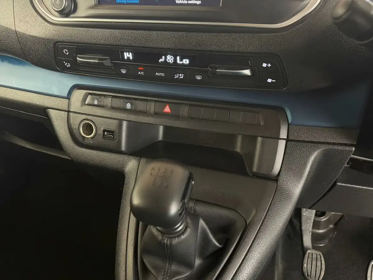 2020-peugeot-traveller-15-bluehdi-active-standardss-big-26