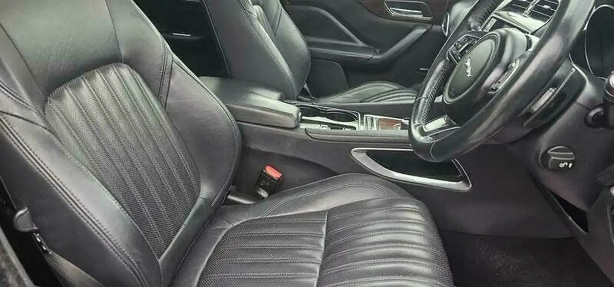 2016-jaguar-f-pace-20-i4d-portfolio-awd-auto-big-20