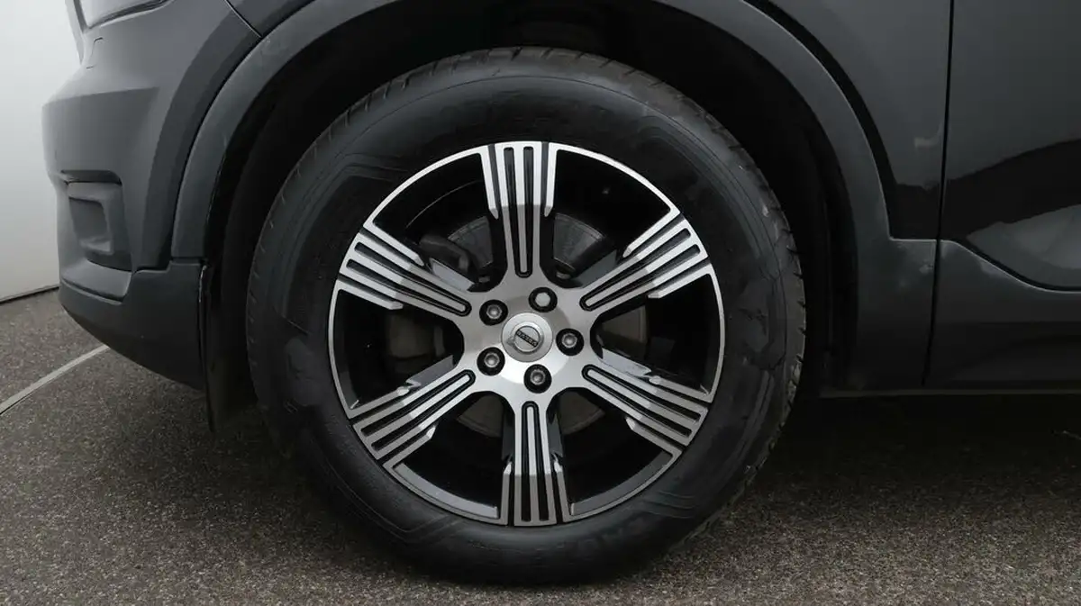 2019-volvo-xc40-20-t4-inscription-awd-big-18