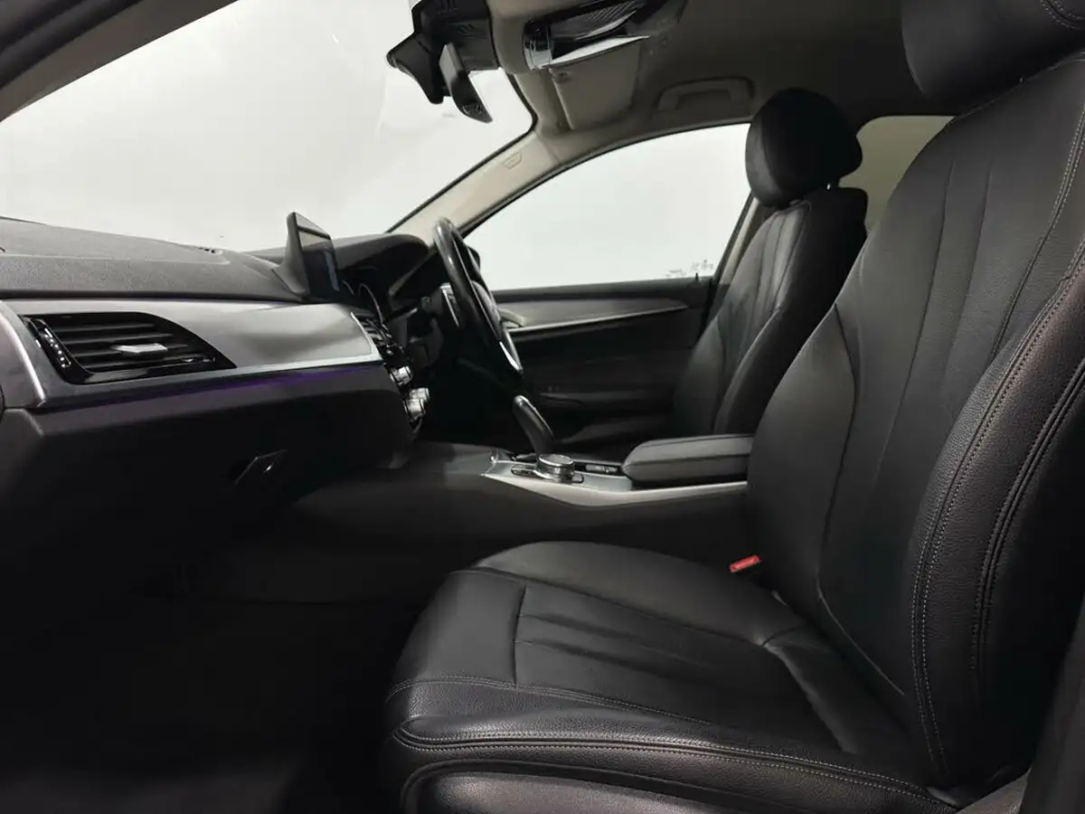 2017-bmw-5-series-30td-530d-se-xdrive-saloon-4d-big-32