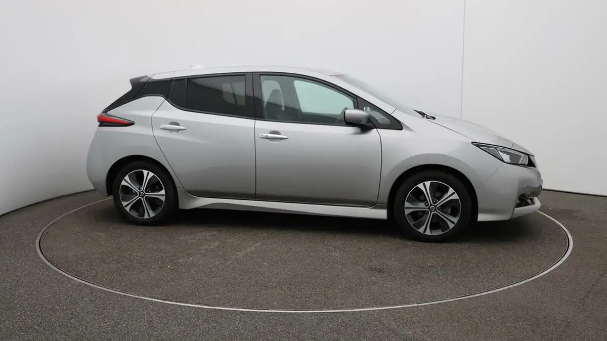 2021-nissan-leaf-e-tekna-big-41