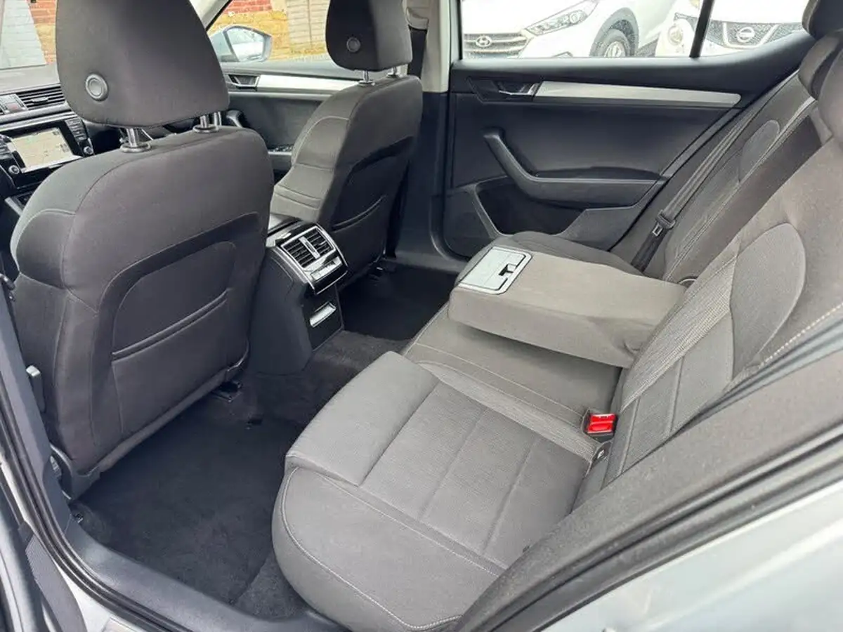 2015-skoda-superb-16tdi-se-120ps-ss-hatchback-big-14