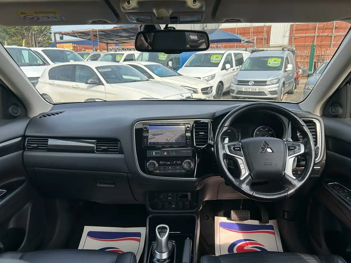 2016-mitsubishi-outlander-20-gx4h-phev-big-11
