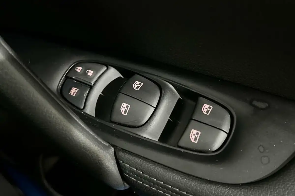 2019-nissan-qashqai-13-dig-t-n-connecta-160ps-big-37