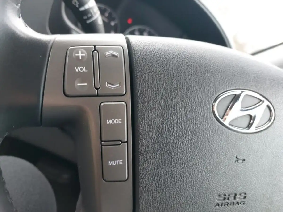 2019-hyundai-i800-25crdi-se-nav-136ps-big-12