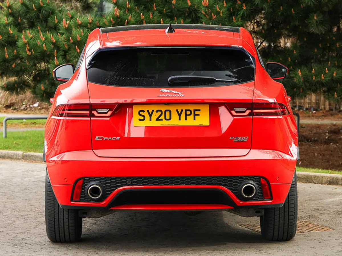 2020-jaguar-e-pace-20-i4-chequered-flag-200ps-big-13