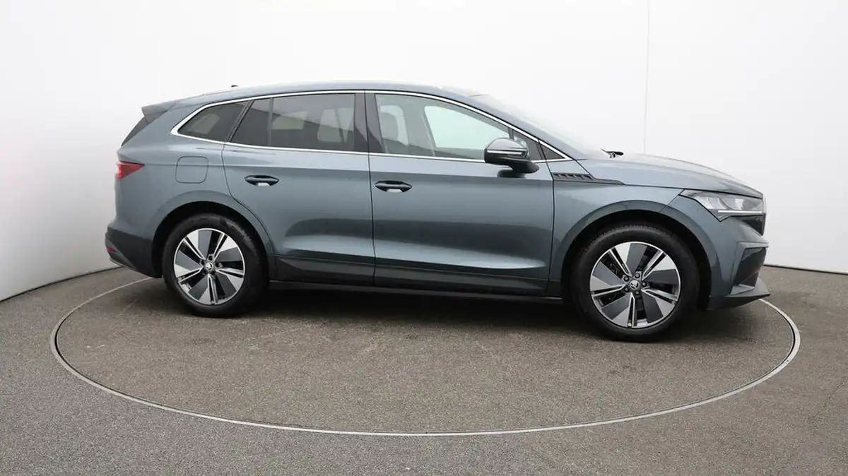 2022-skoda-enyaq-e-80-82-kwh-big-47