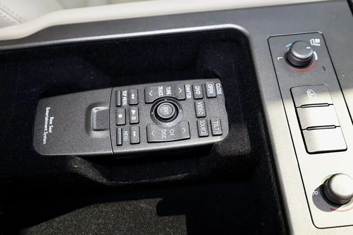 2008-lexus-ls-460-46-se-l-big-32