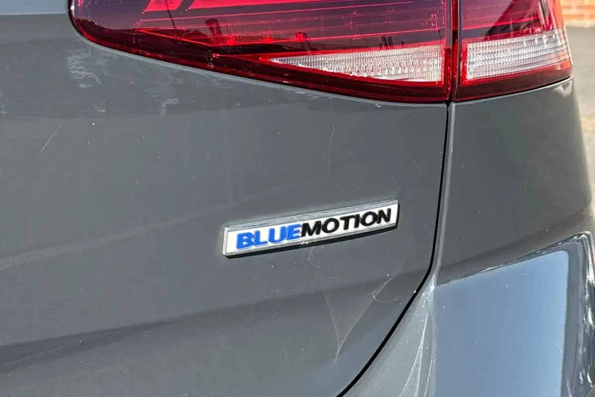 2019-volkswagen-golf-15-tsi-match-130ps-hatchback-5d-big-33