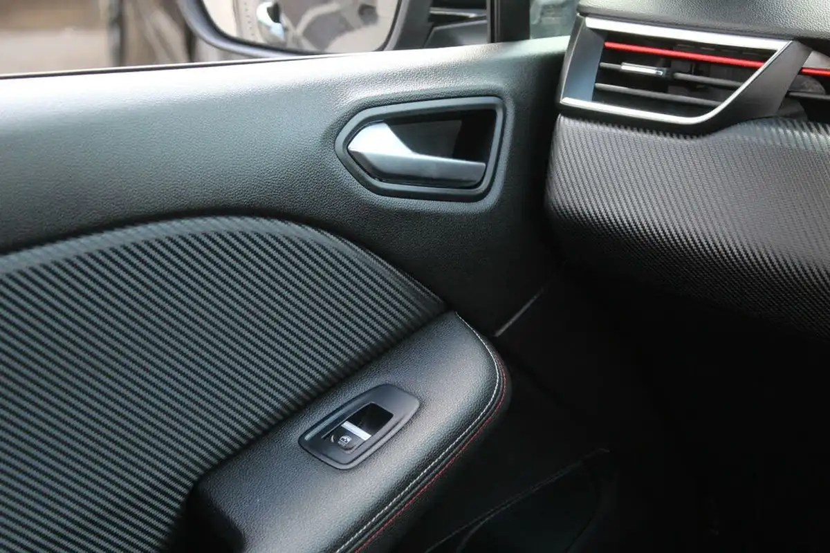 2020-renault-clio-10-tce-rs-line-100bhp-big-27