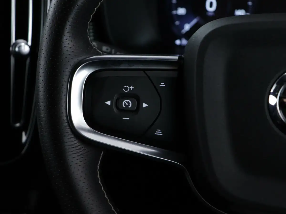 2021-volvo-xc40-15-t4-r-design-211bhp-big-23