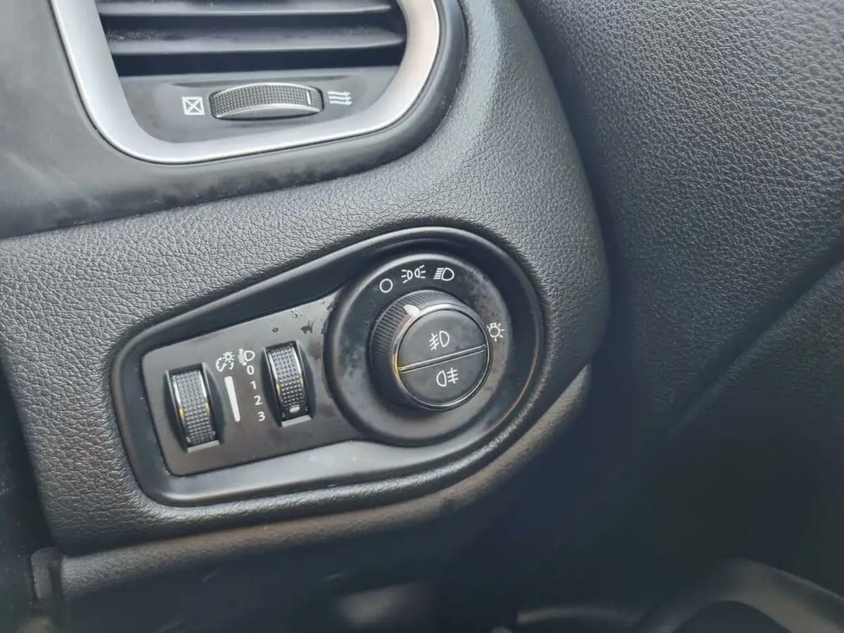 2016-jeep-renegade-16-multijet-ii-limited-ss-big-28